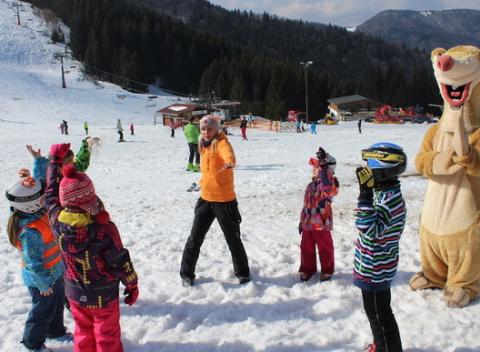 Celodenný skipas v stredisku Malinô Brdo ski & bike park a 3-hod. vstup do bazéna a sáun v Gothal Liptovská Osada pre 1 dospelú osobu.