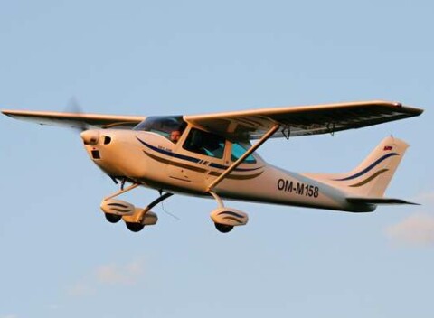 Klasický let športovým lietadlom s možnosťou pilotovania. Nezabudnuteľný zážitok pre každého!