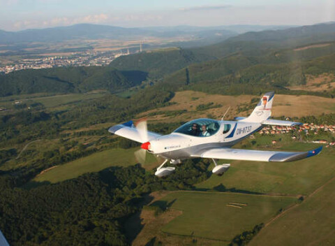 Pozrite sa na ten krásny svet z výšky. Let športovým lietadlom s možnosťou pilotovania.