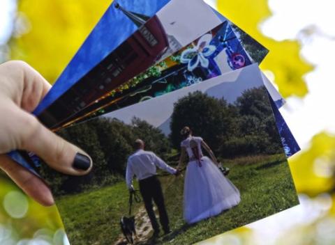 Nenechajte svoje spomienky zapadnúť prachom v počítači alebo vo vašom iPhone. Tlač 40 fotografií vo veľkosti 9×13cm či 10×15cm.