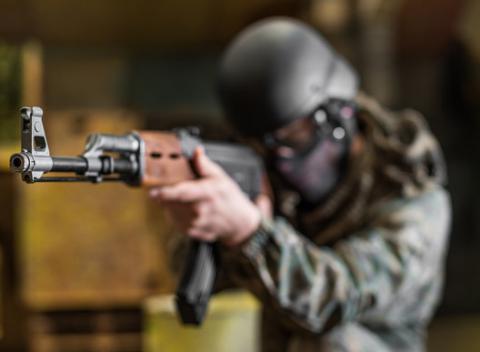 Zoberte kamarátov či kolegov s práce a užite si skvelú adreanalínovú záabavu - 2 hodiny indoor airsoftu s komplet výstrojom a 400 guľôčkami.