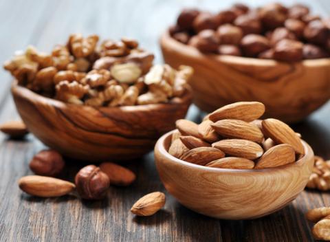 Oriešky pre zdravie, výživu aj chudnutie. Pridajte si ich do ranného müsli, upečte si domáce fit tyčinky, alebo si len tak zdravo zamlsajte.