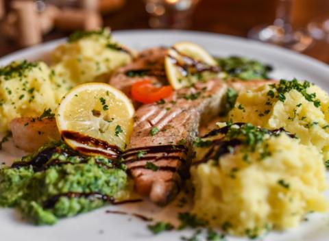 Prekvapte partnera romantickou 2-chodovou valentínskou večerou s dezertom a fľašou vína. Pozýva vás reštaurácia Vínna Muška.