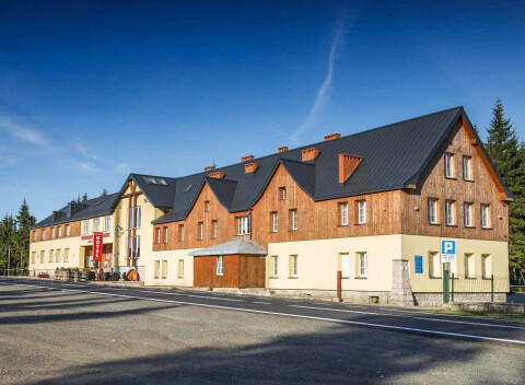 Poľské Krkonoše v objatí cyklotrás: Hotel Biathlon Jakuszyce *** s wellness, fitness a polpenziou.