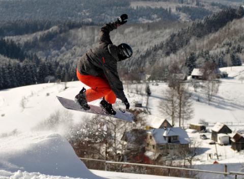 Hor sa na lyže či snowbordy, pretože zima ešte nekončí! Celodenný alebo poldenný skipas do lyžiarskeho strediska Biele Vody. 