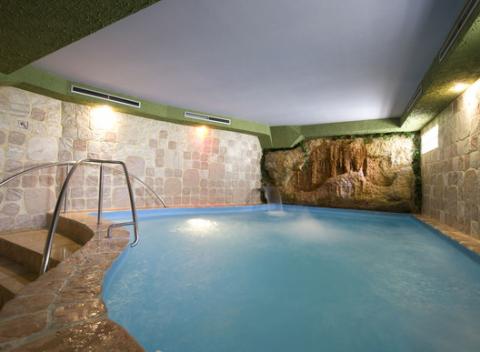 Oddychujte presne podľa svojich predstáv na brehu Dunaja v Hoteli Kormorán****. Pobyt s polpenziou, wellness a s maškarným plesom. 