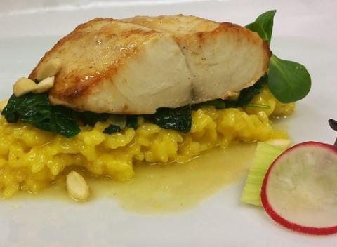 Zoberte si osobu, s ktorou sa cítite fajn a strávte príjemný čas pri vychutnávaní si valentínskeho menu pre 2 osoby v reštaurácii Bašta. 