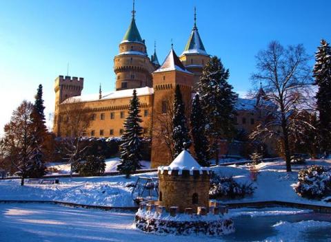 Romantický pobyt v rozprávkovom kúpeľnom meste Bojnice. Ubytovanie v Hoteli Pod Zámkom **** s polpenziou a vstupom do wellness. 