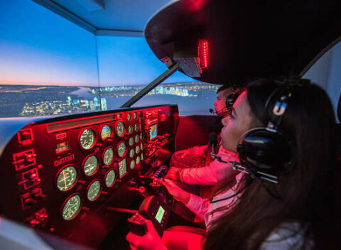 Exkluzívny zážitok pre simulátorových letcov - New York z kokpitu vrtuľového lietadla Piper Seneca.