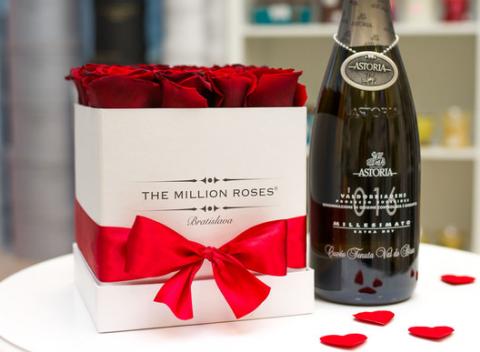 Luxusná donáška červených ruží od The Million Roses s Prosecco Millesimato od Pijeme.sk. Potešte vašu lásku nádherným darčekom. 