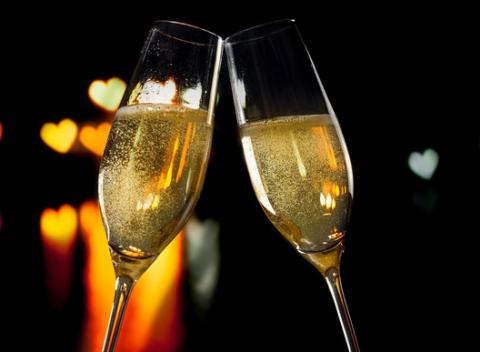 Víno Gold Cuvee Label s 23-karátovými lupeňmi zlata. Charakteristická prenikavá aróma s nádychom muškátu a bazového kvetu.