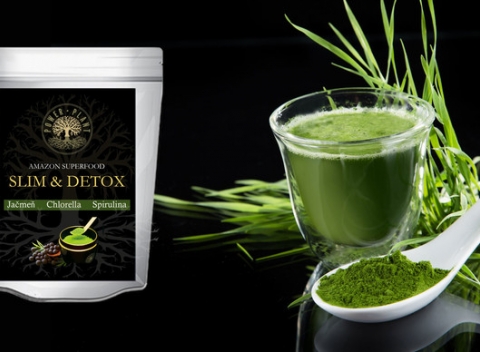 Zlatá trojica zelených superpotravín: jačmeň, chlorella a spirulina spolu v jednom balení. Dodá vám vitamíny, minerály a anitoxidanty.