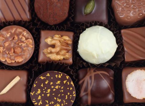 Je dokázané, že čokoláda robí ľudí šťastnými. Doprajte su ju i vy v podobe ručne robených praliniek z pravej belgickej čokolády.