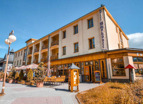 Dovolenka v centre Tatier v Hoteli Smokovec *** s polpenziou a wellness alebo plnou penziou.