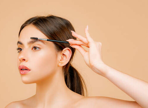 Laminácia obočia alebo microblading vo V.I.P. SALON BEAUTY pre dokonalé obočie.