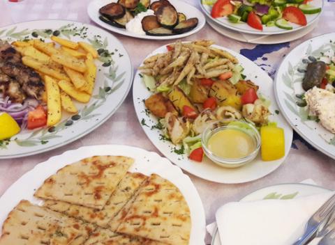 Oslávte Valentína netradične, po grécky s 5-chodovým menu pre dvoch v Taverne. Tradičné grécke špeciality podľa originálnej receptúry. 