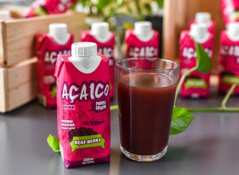 Krabica plná zdravých Acaico nápojov, vyrobených z malého tropického superovocia, bohatého na antioxidanty, vitamíny, minerály.