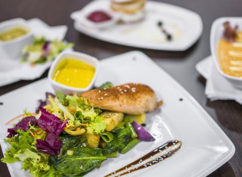 Doprajte vášeň svojim chuťovým pohárikom dobrým jedlom v príjemnom prostredí reštaurácie Talov. Svieže 3-chodové menu pre dvoch. 