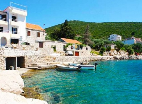 Pokojná dovolenka pri mori na chorvátskom ostrove Hvar. Rodinný pobyt s polpenziou v Hoteli Timun*** situovanom priamo pri pobreží. 