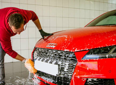 Kvalitné ručné čistenie vozidla a dezinfekcia ozónom proti vírusom.