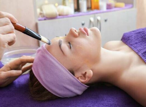 Pleť ako nová po hĺbkovom čistení alebo chemickom peelingu v Trnave.