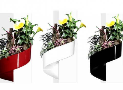Francúzske nástenné interiérové a exteriérové kvetináče Modul’Green v 4 farbách vnesú do vášho príbytku veľmi netradičný dekoračný prvok.