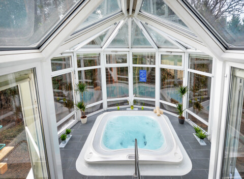 Panoráma Hotel Noszvaj *** s wellness s panoramatickou vírivkou, vínom a polpenziou.