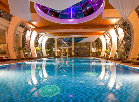 5* Spirit Hotel Thermal Spa s neobmedzeným termálnym wellness s 22 bazénmi + Saunový svet a polpenzia.