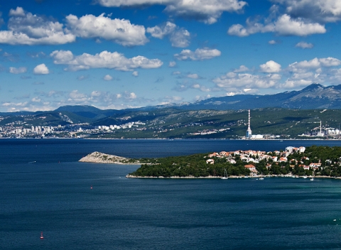 Hľadáte miesto, kde môžete stráviť pokojnú dovolenku? Vyberte sa na chorvátsky ostrov Krk do rodinného Hotela Delfin***.
