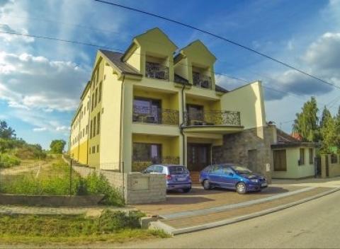 Podhájska, to je liečivá termálna voda, príjemné prostredie a hlavne relax. Pobyt v penzióne U Vodníka pri kúpalisku s raňajkami a masážou.