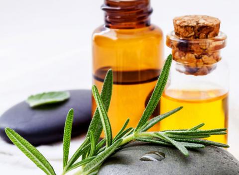 Relaxačné celotelové masáže s nahriatym bylinkovým olejom. Doprajte svojmu telu po dlhej zime jarné prebudenie a uvoľnenie. 