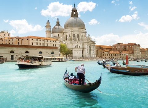 Vychutnajte si čarovnú atmosféru mesta postaveného na vode. Pobyt s raňajkami v hoteli Alla Giustizia*** v romantických Benátkach. 