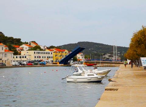 Aktívna dovolenka v prímorskom mestečku na chorvátskom ostrove Murter. Pobyt s raňajkami v útulnom hoteli Borovnik v meste Tisno.