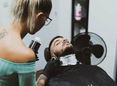 Barber strih, komplexné vlasové ošetrenie a regenerácia alebo darčeková poukážka.