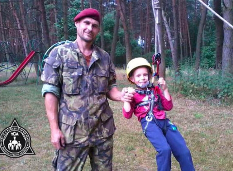 Kurz prežitia pre rodičov a deti v Tactical Combat Academy. Ako nepodľahnúť panike a zvoliť najvhodnejšiu stratégiu na svoju záchranu.  