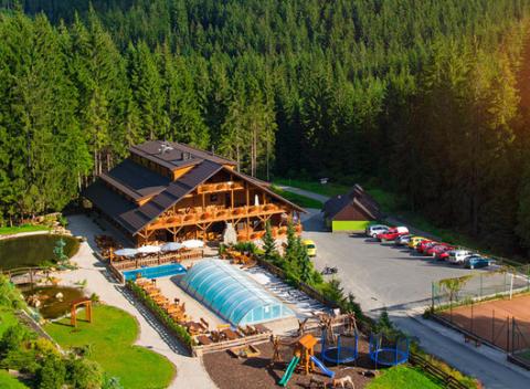 Relax pod šírym nebom, výbornú kuchyňu a komfortné ubytovanie ponúka Hotel Ondrášův Dvůr**** v čarovnom údolí pri obci Bílá - Beskydy.  