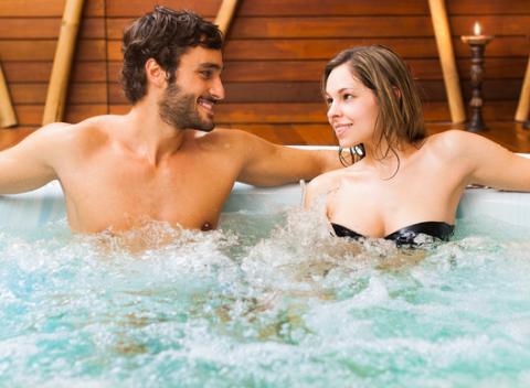 Ponúkame vám až 2 hodiny súkromného wellnes pre 2 až 4 osoby, so suchou saunou, infrasaunou a relaxačnou vírivkou vo Wellness Elán. 