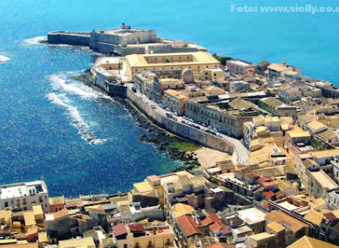 Dovolenka na Sicílii v historicky významnom meste Syrakúzy s ubytovaním a raňajkami v 3* hoteli v blízkosti centra. 