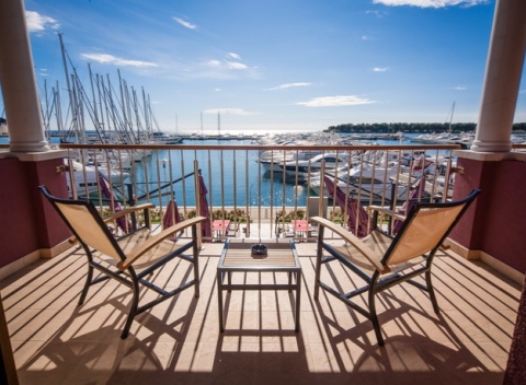 Štýlový hotel v prímorskom prostredí Jadranu, raňajky a wellness  v hotelu Nautica**** Novigrad.