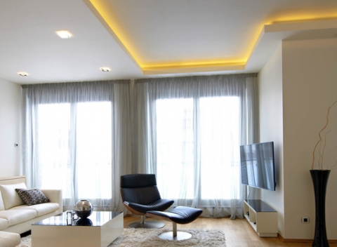 LED svetelný pás s diaľkovým ovládaním. Tóny obľúbenej hudby, vôňa kávy a príjemné prítmie v izbe, ktoré nerušene dopĺňa LED osvetlenie.