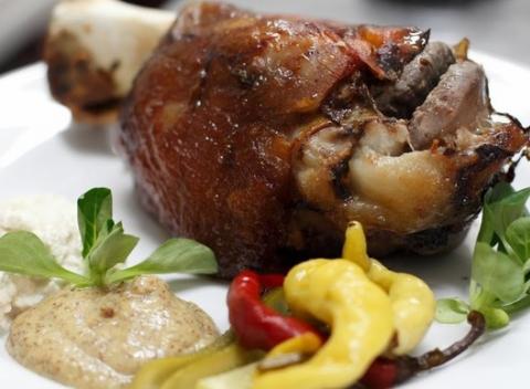 Poukážka v hodnote 32 € na jedlo z jedálneho lístka koliby Pleso. Pochutnajte si na vynikajúcom jedle uprostred prírody Štrbského Plesa.  