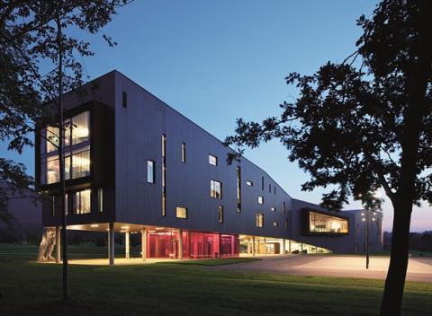 Strávte jedinečnú wellness dovolenku v luxusnom Miura Hoteli**** plnom umeleckých diel priamo pri golfovom ihrisku v Beskydách. 