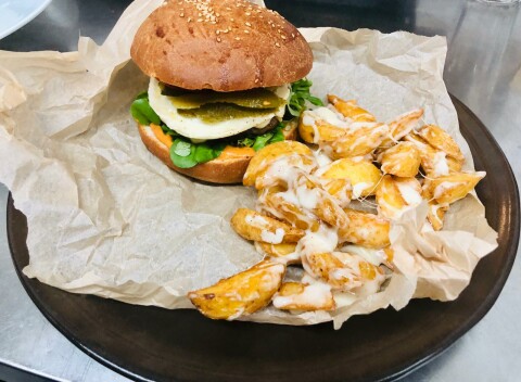 1 + 1 jedlo za euro v River Restaurant, Žilina. Takáto skvelá je akcia v jednej z TOP žilinských reštaurácií.