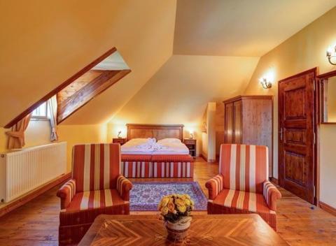 Nájdite aj vy svoj poklad a užite si pobyt s polpenziou priamo v historickom centre mesta Banská Štiavnica v penzióne Cosmopolitan I,II,III.