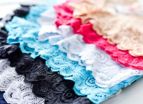 Set 4 ks dámskych francúzskych nohavičiek s čipkou. Rafinované dámske nohavičky, ktoré zakryjú čo majú a zvýraznia všetko čo je dôležité.