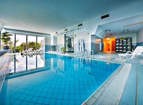 Užite si wellness pobyt v očarujúcom prostredí v 4* hoteli v areáli zámku Loučeň,.