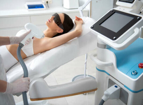 Diódová laserová epilácia – trvalé odstránenie nežiadúcich chĺpkov.