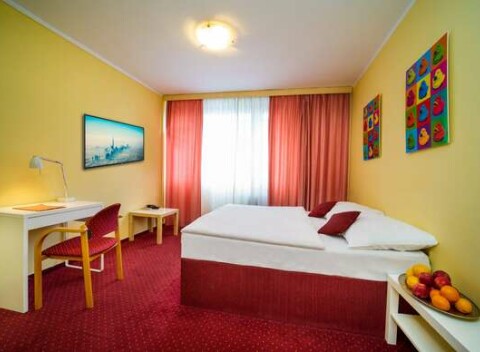 Priestranné izby hotela UNO*** v Prahe s raňajkami len 12 min. od centra.