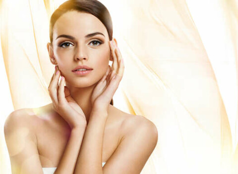 Hĺbkové čistenie s ozonizérom, ultrazvukové hĺbkové čistenie alebo omladzujúce ošetrenie.