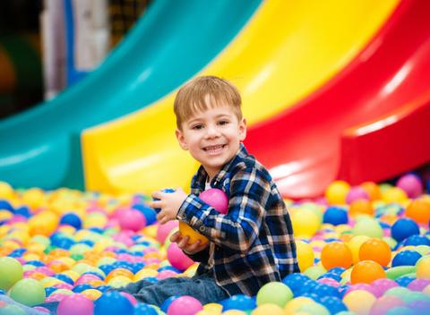 Vezmite svoje ratolesti do detského centra KONGO, kde ich na krytom ihrisku s rozlohou až 1350 m² čaká mnoho dobrodružstiev a atrakcií.